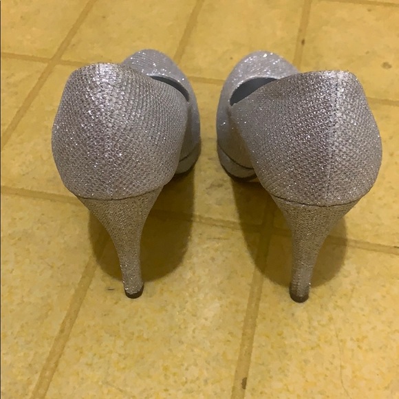 Heels - Picture 2 of 4